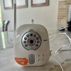 Vetch VM321 baby monitor camera